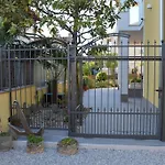 Ground Floor - Friendly Apartment In The Garden + Free Parking